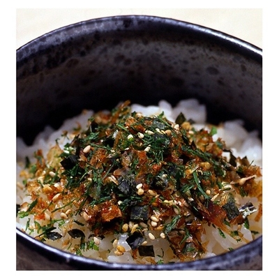 Autentique mélange d'algues séchées japonaises de sésame Furikake Bonito Nori Komi en poudre