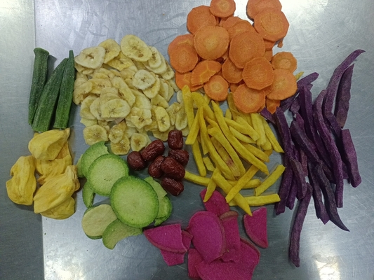 Les chips de fruits et légumes secs: un délicieux moyen d'obtenir une dose quotidienne de nutriments