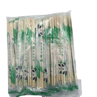 Des baguettes de bambou à deux gouttes élégantes et sans effort pour les voyageurs minimalistes