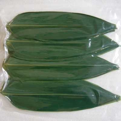 Les feuilles de bambou sont essentielles pour servir le sushi