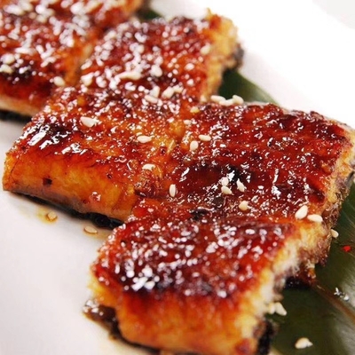 Des morceaux d'anguille Unagi grillés surgelés l' ingrédient parfait pour vos recettes